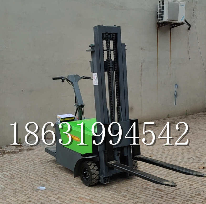 宽甸满族自治县优程全电动叉车插腿式堆高车液压装卸车1.5吨升高小型站驾式铲车