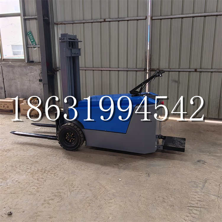 宽甸满族自治县全电动叉车插腿式堆高车液压装卸车1.5吨升高小型站驾式铲车